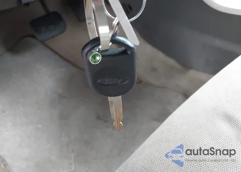 2008 Ford Focus S z USA, uszkodzony, nr VIN 1FAHP34NX8W255744